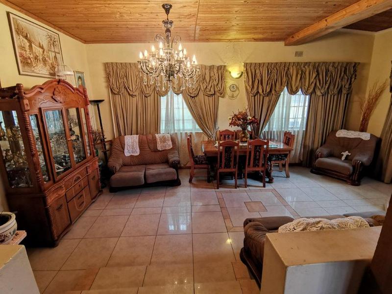 7 Bedroom Property for Sale in Riverton Western Cape
